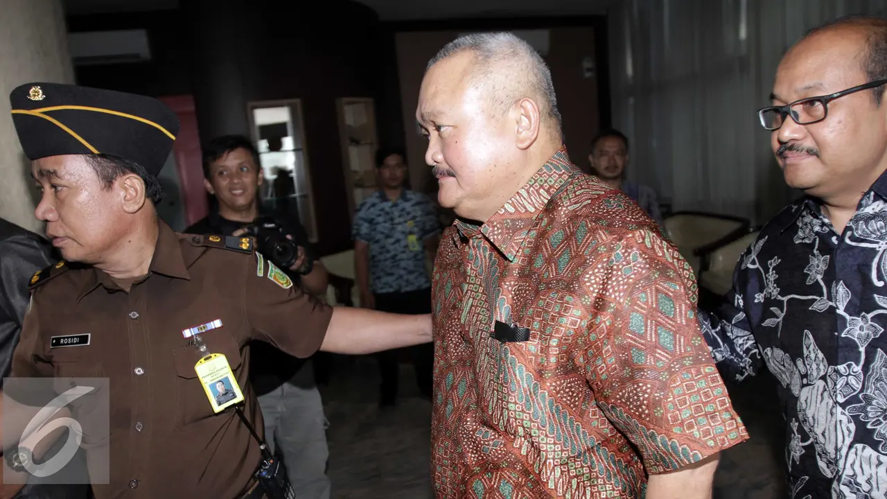 20160429-Kejagung-Periksa-Alex-Noerdin-Jakarta-Helmi-Afandi