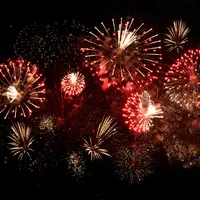 5 tips kegiatan tahun baru di rumah agar malam pergantian tahun tetap seru dan berkesan. (Pexels/Designecologist)