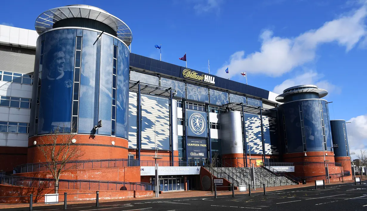 Stadion Hampden Park terletak di Glasgow, Skotlandia. Stadion ini merupakan kandang dari Tim Nasional Skotlandia serta Tim Queen's Park FC dan mampu menampung 51 ribu, tak heran jika stadion ini sering digunakan sebagi tuan rumah sepak bola internasional. (Foto: AFP/Andy Buchanan)