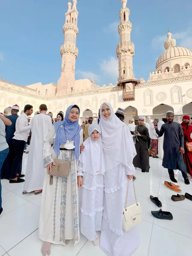 [Fimela] Oki Setiana Dewi