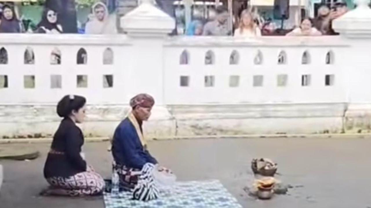 Keraton Yogyakarta Buka Suara soal Viral Mbak Rara Diusir Saat Acara Labuhan di Parangkusumo