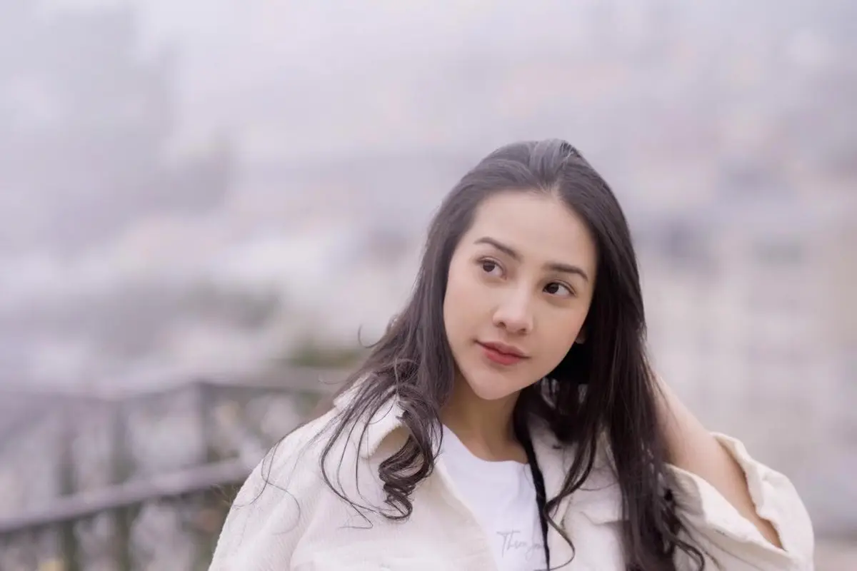 Ke Paris Fashion Week, Ini 7 Gaya Anya Geraldine yang Jadi Sorotan