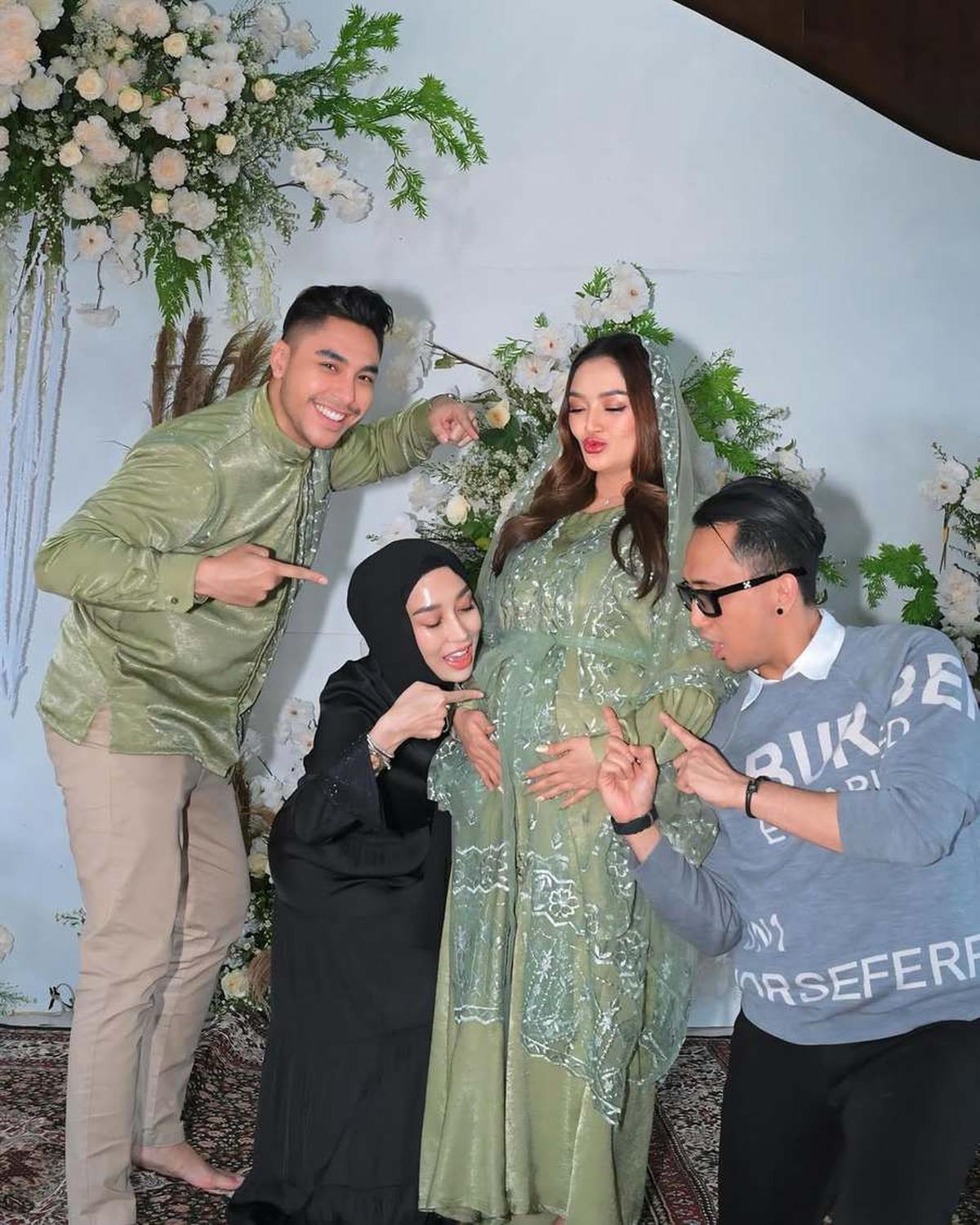 9 Potret Reza Gladys Hadiri Syukuran 4 Bulan Kehamilan Siti Badriah & Krisjiana, Beri Doa Baik untuk Adik Ipar