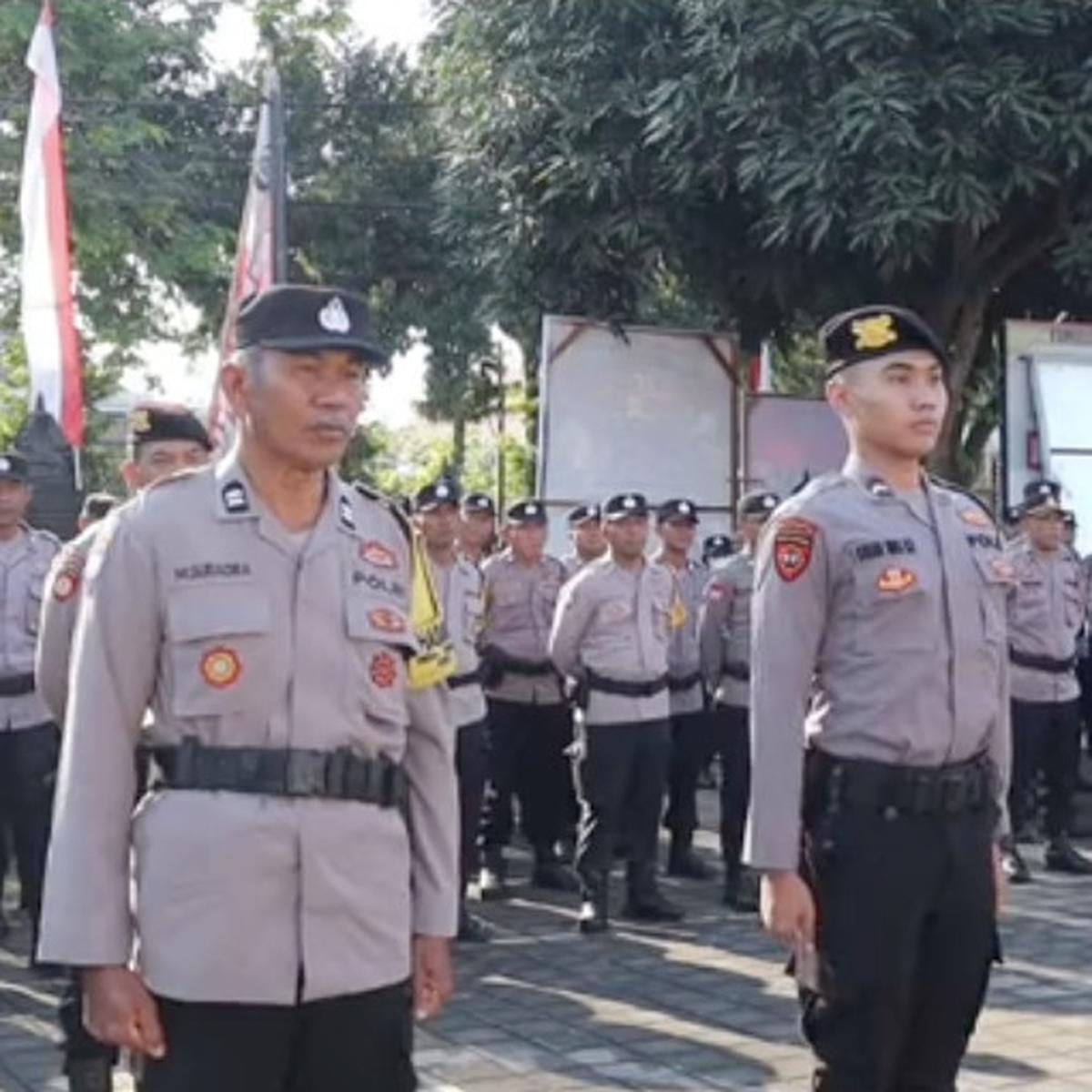 komandan tni bagi-bagi uang