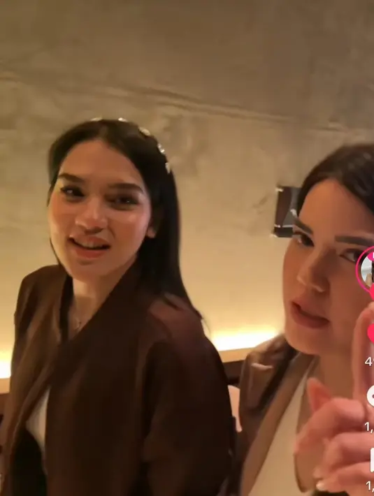 <p>Saat disandingkan, warganet semakin meyakini bahwa keduanya punya wajah yang mirip. &ldquo;kek saudara kembar. kak alice dan davina😲&rdquo; kata salah satu netizen.&nbsp;(Foto: TikTok/ alicenorinofficial)</p>
