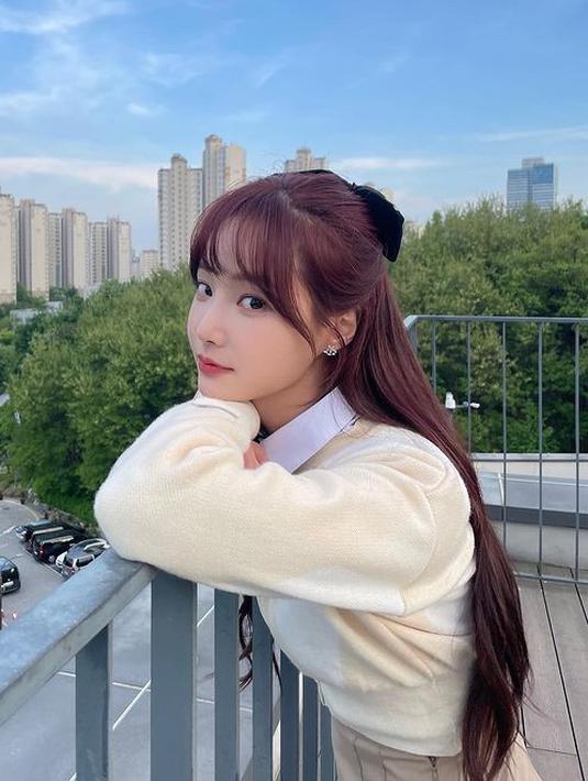 Yeonwoo merupakan seorang idol juga aktris kelahiran 1 Agustus 1996. (FOTO: instagram.com/chloelxxlxx/)