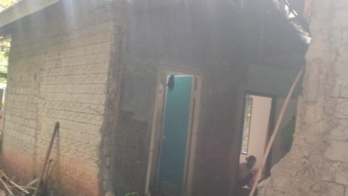 Potret Rumah Warga di Bandung Barat Rusak Parah Diguncang Gempa Bekasi M4,9