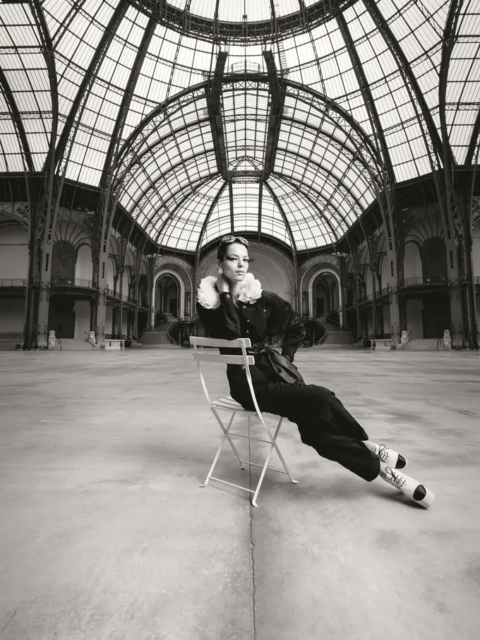 Dibidik Inez & Vinoodh, Chanel Tayangkan Teaser untuk Koleksi SS25 yang Ditampilkan di Tempat Ikonik Grand Palais