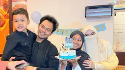 Akur, Wardatina Mawa dan Insanul Fahmi Bersama Rayakan Ultah Anak
