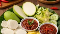 Cara Membuat Sambal Lotis Buah untuk Camilan Segar di Siang Hari