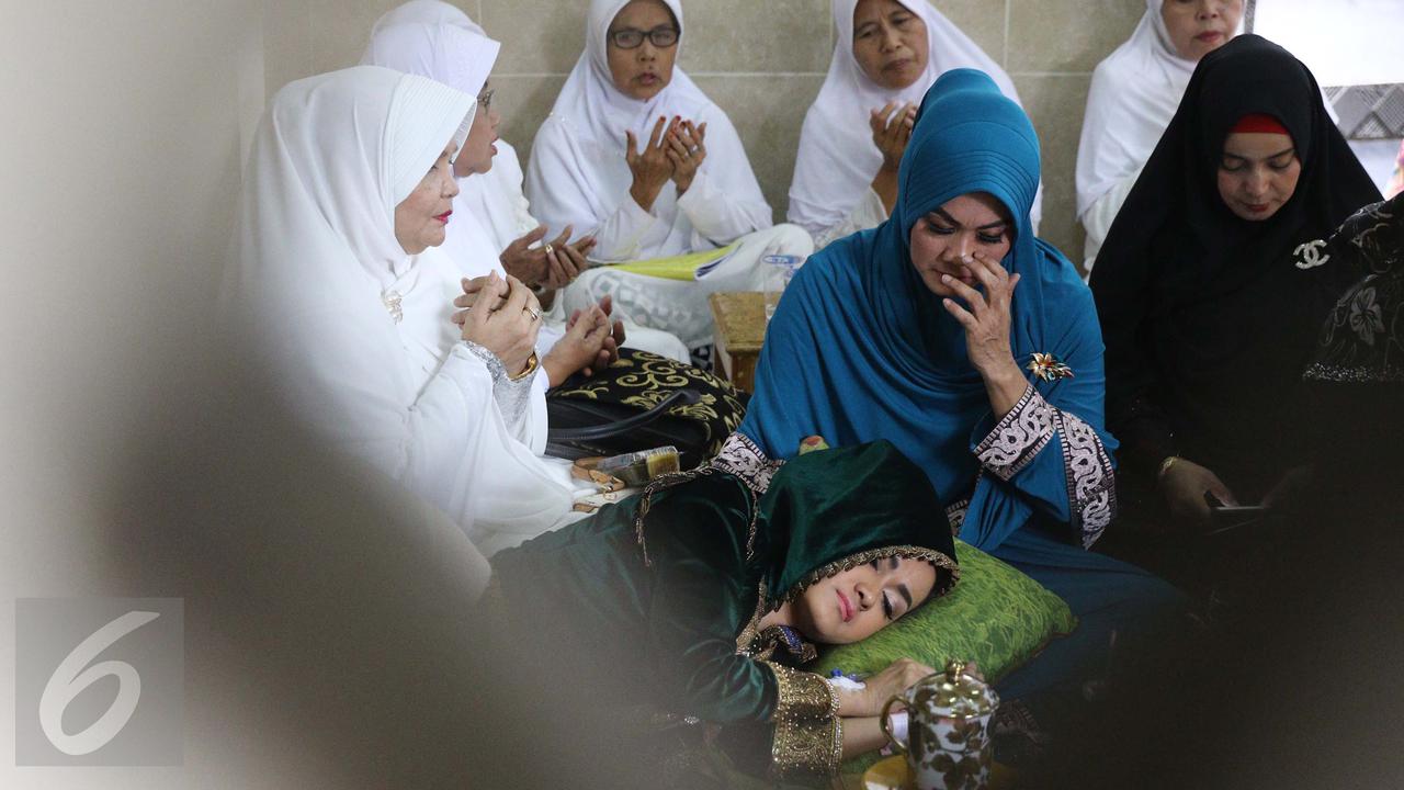 Julia Perez dan Sri Wulansih