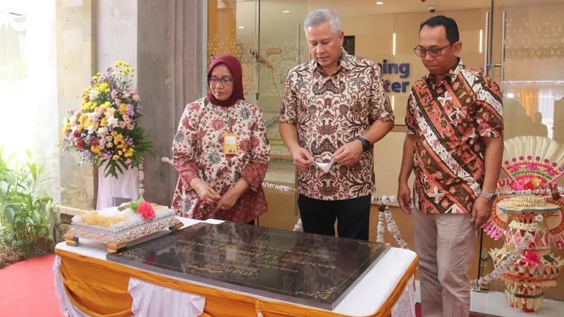 Direktur Hubungan Kelembagaan Bank Mandiri, Rohan Hafas, meresmikan gedung learning center Bank Mandiri Taspen yaitu Mantap Learning Center (LC).