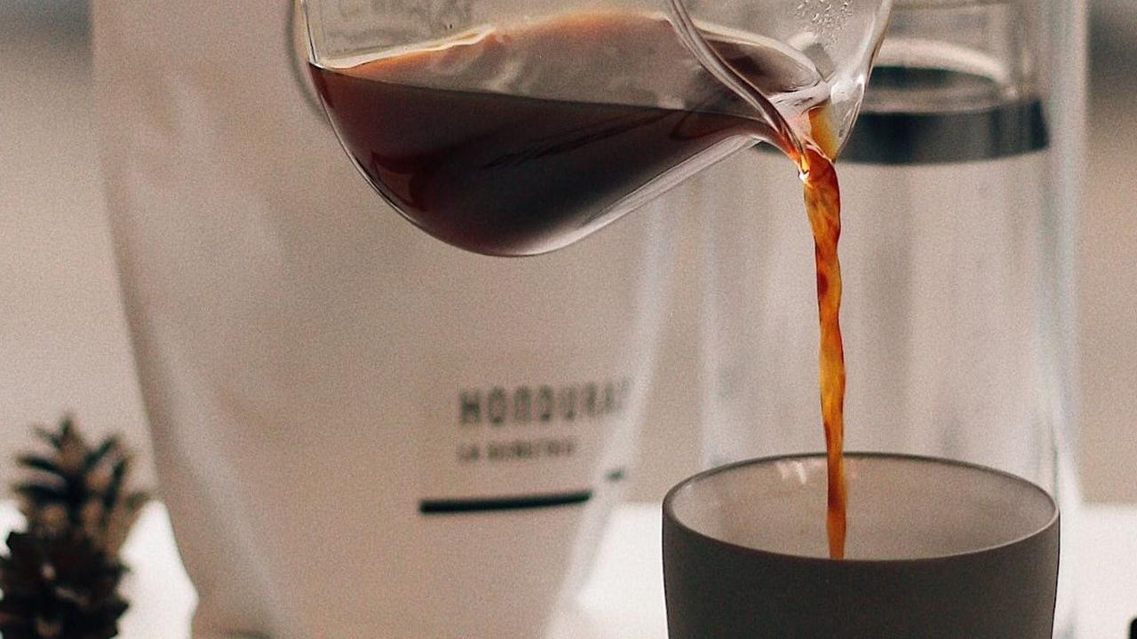 Alasan Mengapa Kopi Berwarna Hitam: Proses Penyangraian yang Menentukan