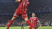 Selebrasi bek Bayern Munchen, Joshua Kimmich.(AP Photo/Kerstin Joensson)