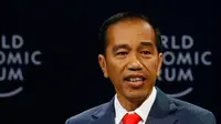 Presiden Joko Widodo atau Jokowi menyampaikan pidatonya pada pembukaan World Economic Forum on ASEAN di National Convention Centre di Hanoi, Vietnam, Rabu (12/9). (AP Photo/Bullit Marquez)