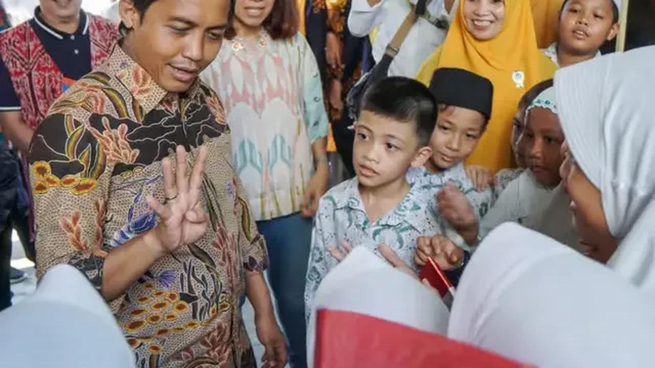 Ahmad Aziz, Ketua DKM Masjid Al Muttaqin menyampaikan rasa syukurnya atas masjid yang dia asuh bersama warga lain akhirnya dapat bersertipikat. Ia juga menyampaikan terima kasih karena sertipikat tersebut diserahkan langsung oleh Wakil Menteri ATR/BPN.