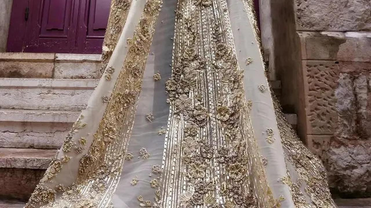 Menilik Detail Outer dan Veil Emas yang Dipakai Syahrini di Hari ke-2 Festival Film Cannes