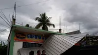 Angin puting beliung menerjang Kecamatan Parigi, Kabupaten Pangandaran, Jawa Barat. (BPBD Pangandaran/Aditya Prakasa)