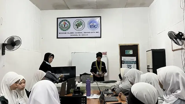 Para siswa asal SMP dan SMK Islamic Development Network (IDN) Boarding School, Bogor, Jawa Barat, berkeliling ke sejumlah negara untuk mengajar. Dalam program ini para siswa mengunjungi langsung tiga negara yakni, Malaysia, Thailand dan Filipina.