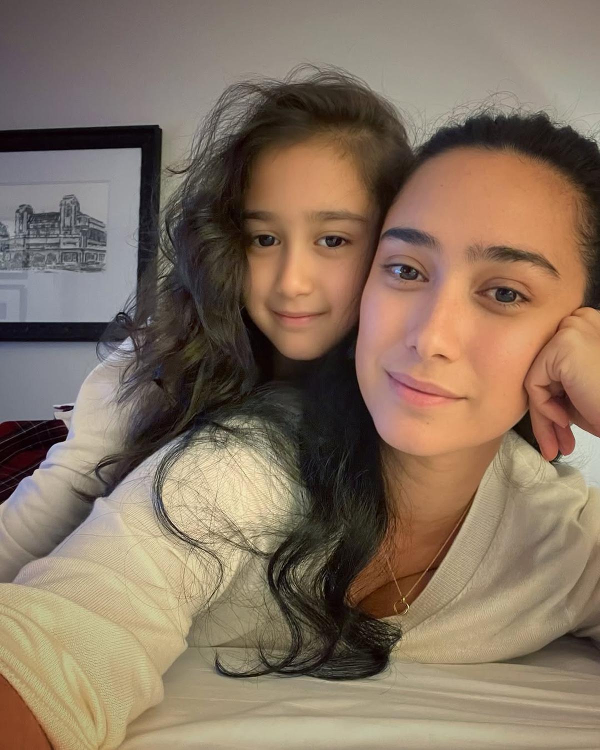 7 Potret Alexandra Gottardo Bareng Anak Perempuannya, Keduanya Punya Paras Mirip