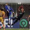 PSIS menciptakan peluang emas lewat Bruno Silva yang mengancam gawang Bhayangkara FC. Namun bola dapat diamankan oleh Awan Setho. (Bola.com/Bagaskara Lazuardi)