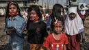 Anak-anak KJC berhias nuansa Merah Putih saat akan mengikuti upacara memperingati Hari Kemerdekaan ke-76 RI di Cilincing, Jakarta, Selasa (17/8/2021). HUT ke-76 RI diadakan secara sederhana dengan menerapkan protokol kesehatan. (merdeka.com/Iqbal S. Nugroho)