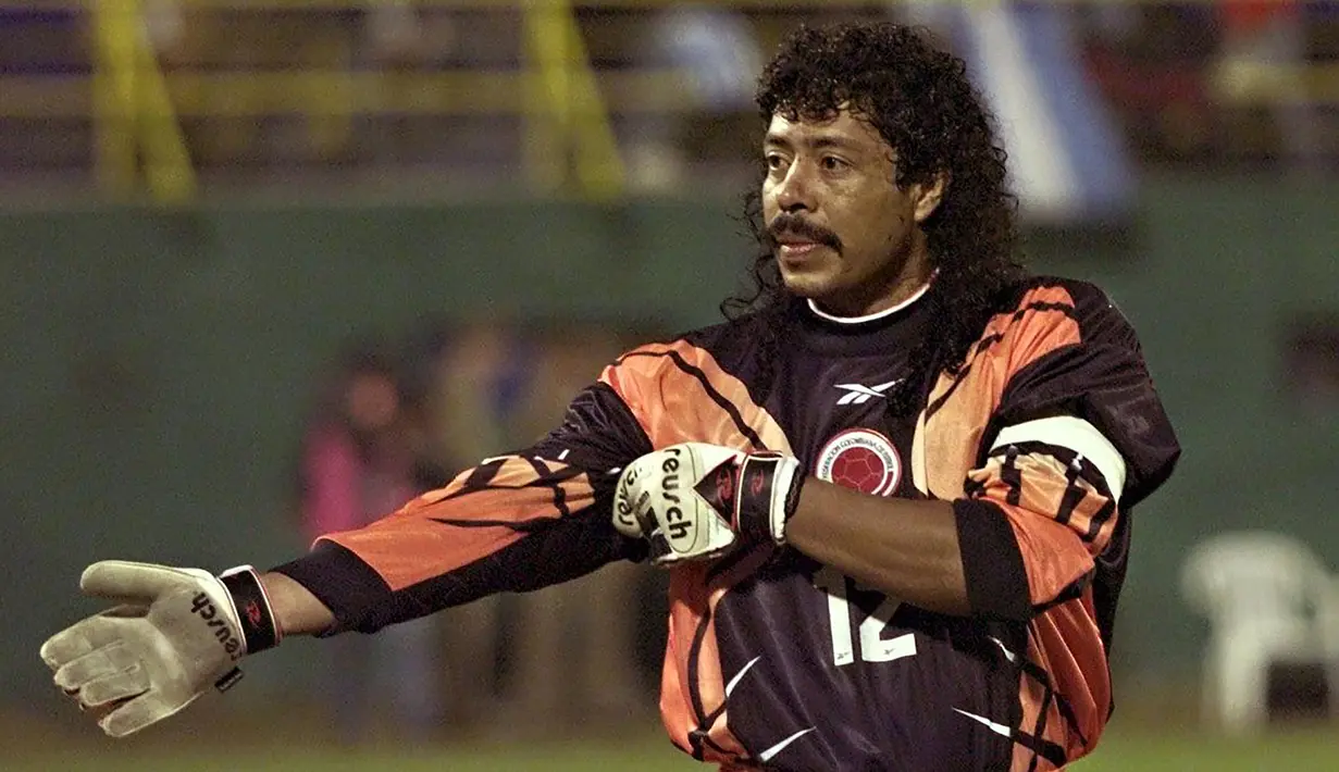 4. Rene Higuita (41 gol) - Penjaga gawang yang terkenal dengan scorpion kick ini total telah mencetak 41 gol sepanjang kariernya. Rene Higuita juga berhasil mencetak tiga gol saat bermain untuk timnas Kolobia. (AFP/Rafael Urzua)