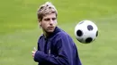 Portugal's Miguel Veloso during a training session on June 6, 2008 in Geneva, Switzerland. Portugal will play in group A with Switzerland, Turkey and The Czech Republic during the Euro 2008 from June 7 to 29 AFP PHOTO/PAUL ELLIS