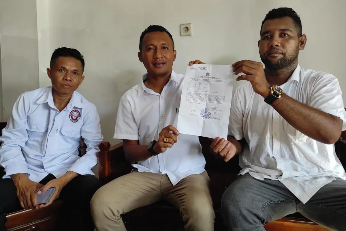 Kuasa hukum Al Gazali Munandar saat melaporkan dugaan pencemaran nama baik oleh Ipda Rudy Soik (Liputan6.com/Ola Keda)