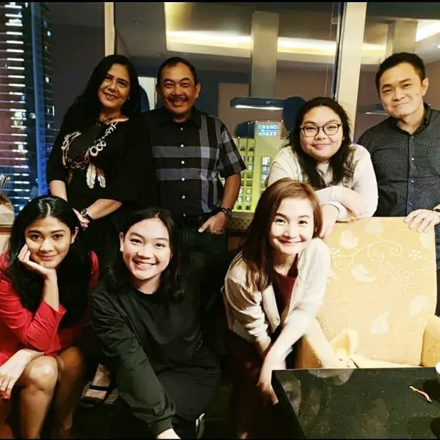 Dikabarkan Pacaran, Ini 6 Potret Kebersamaan Lydia Kandou dan David Sumendap
