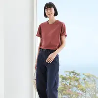 UNIQLO hadirkan oversized T-Shirt untuk maksimalkan gaya harian.