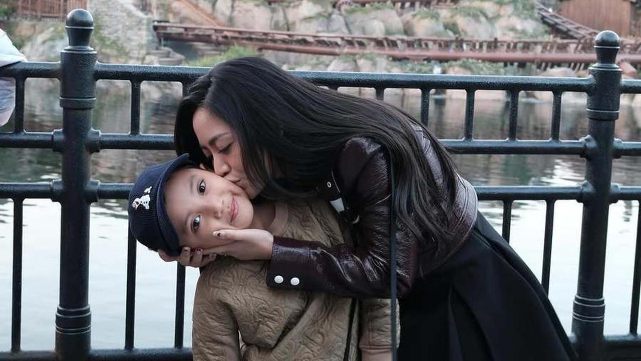 Potret Rachel Vennya Boyong Keluarga Liburan ke Hongkong, Berani Naik Wahana Roller Coaster