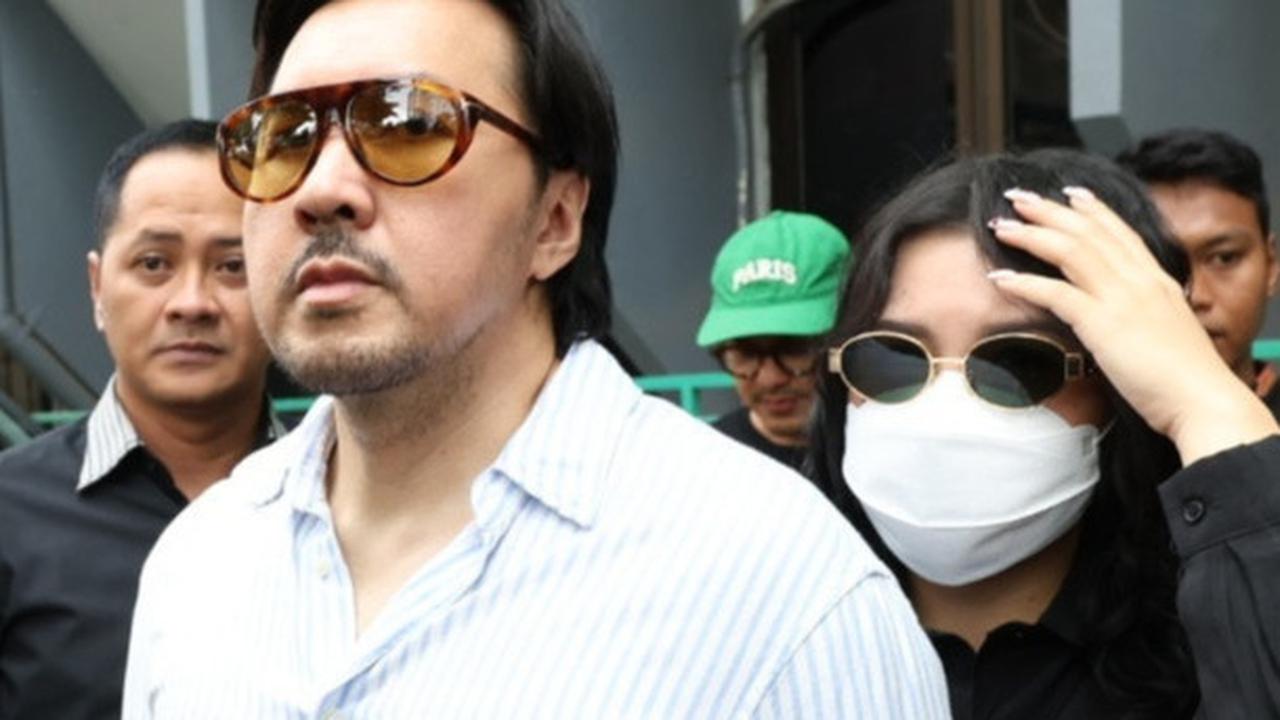 Potret David Eks Naif Damping Sang Putri Audrey Davis ke Pengadilan Untuk Kasus Video Syur, Persidangan Ditunda