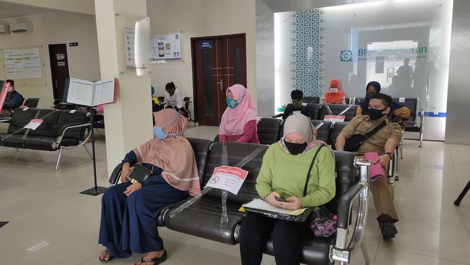 Para peserta JKN-BPJS Kesehatan Cabang Palembang (Liputan6.com / Nefri Inge)