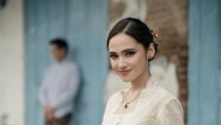 Detail Kebaya Syifa Hadju saat Prewedding, Tampil Elegan dengan Busana Tradisional
