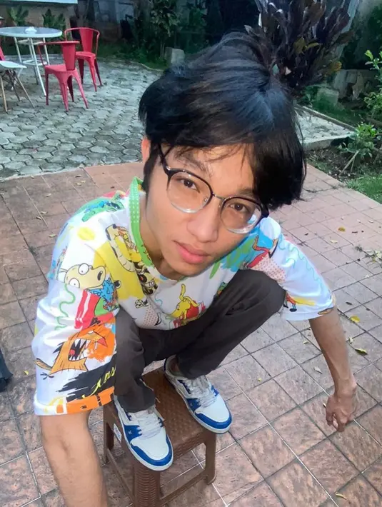 <p>"Lebih enak nggak punya pacar sih. Lebih santai, lebih enak, lebih positif sama semua, apapun nggak ada yang cemburu. Biasanya kan kalau gue kan kerja kebanyakan sama wanita kan, sama lawan jenis ya nggak cemburu gitu," tuturnya. [Instagram/kiesha.alvaro]</p>