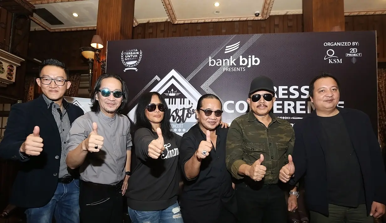 "Kita telepon Atiek di Amerika, 'Tik, bisa enggak?', 'Oke saya dukung,'" ungkap Deddy Dhukun dalam konferensi pers di kawasan Kebayoran Baru, Jakarta Selatan, Sabtu (20/1/2018). (Bambang E.Ros/Bintang.com)