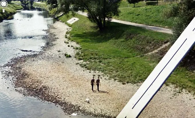 Penampakan remaja kembar (Google Earth)