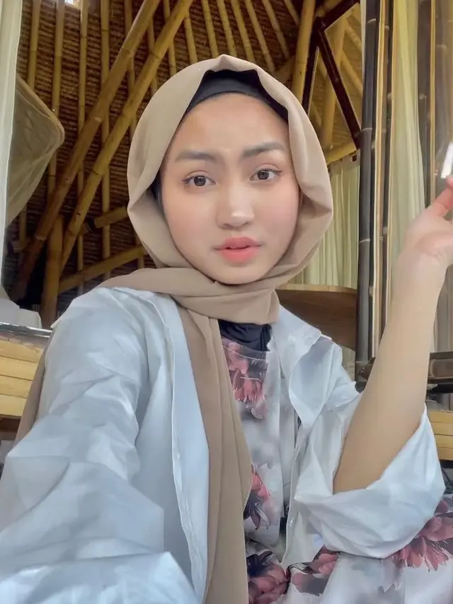 Gaya kerudung Xaviera Putri Clash of Champions. [@xavieraaputri]