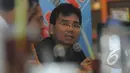 Djayadi Hanan saat menjadi pembicara pada bertajuk "Simalakama Jokowi" di kawasan Cikini, Jakarta, Sabtu (14/2/2015). Banyak permasalahan yang dihadapi Jokowi dinilai para pengamat seperti buah simalakama. (Liputan6.com/Herman Zakharia)