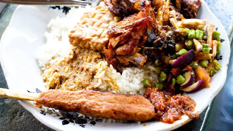 Seperti Ini Keistimewaan Nasi Campur Khas Lombok