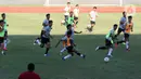 Pemain Timnas Indonesia U-19 saat latihan di Stadion Madya Gelora Bung Karno, Jakarta, Jumat (28/8/2020). Selanjutnya, Timnas U-19 akan berlatih dan mengikuti turnamen mini di Kroasia sebagai bagian persiapan Piala Asia U-19 2020 di Uzbekistan. (Liputan6.com/Helmi Fithriansyah)