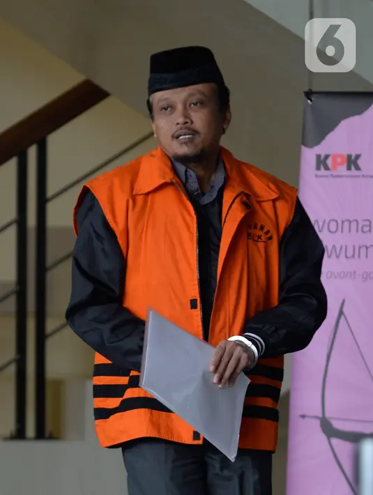 PPK di Satuan Kerja PJN XII Balikpapan Andi Tejo Sukmono usai menjalani pemeriksaan di Gedung KPK, Jakarta, Rabu (22/1/2020). Andi diperiksa sebagai tersangka untuk melengkapi berkas dugaan suap pengadaan proyek jalan di Provinsi Kalimantan Timur tahun 2018-2019. (merdeka.com/Dwi Narwoko)