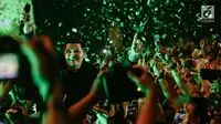 Senyum vokalis The Script, Danny O'Donoghue dalam konser bertajuk 'Freedom Child Tour' di Jakarta, Selasa (10/4). Aksi panggung The Script mampu menghipnotis ribuan fansnya. (Liputan6.com/Faizal Fanani)