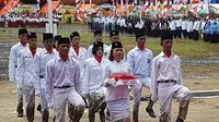 Kibarkan Merah Putih di Lapangan Berlumpur, Sepatu Paskibra Copot. Foto (Aldiyansyah Mohammad Fahrurozy/Facebook)