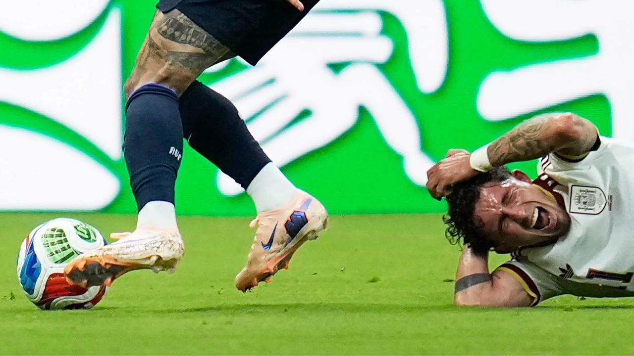 FOTO: Spanyol Lolos Juara Grup Usai Singkirkan Uruguay