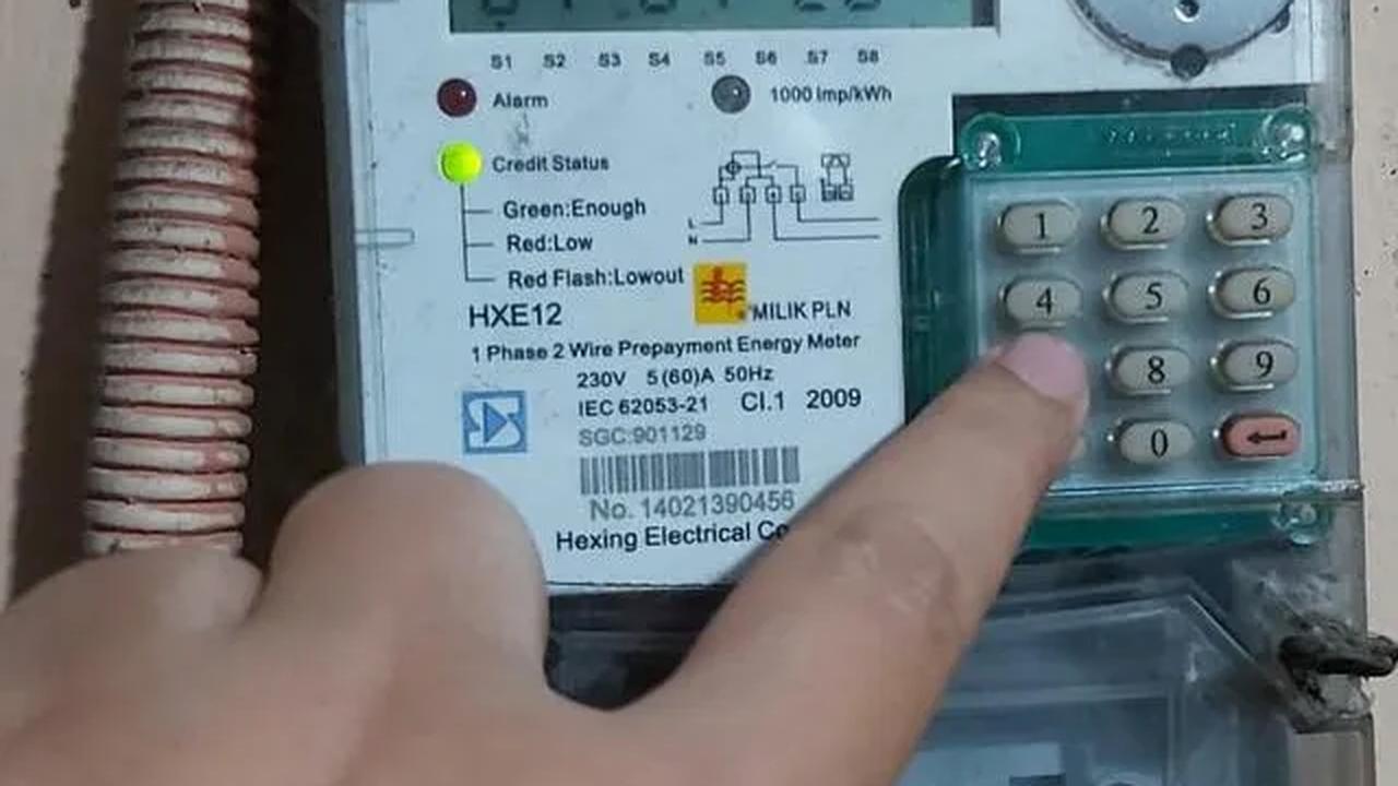 Pengguna listrik prabayar (token) kerap merasa terganggu dengan alarm yang berasal dari meteran listrik. Alarm tersebut sebagai penanda bahwa kWh yang tersisa sudah mendapai batas minimal.