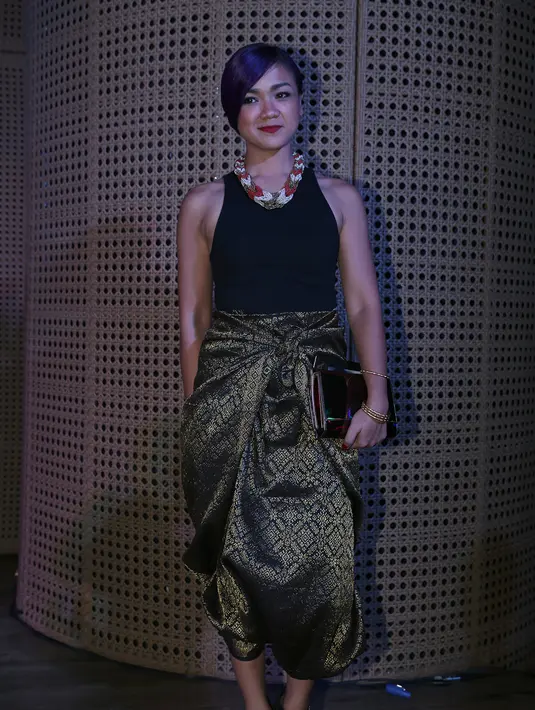 Nirina memang menginginkan kedua anaknya dapat memahami sejarah-sejarah Indonesia, baik kebudayaan maupun hal lainnya. (Andy Masela/Bintang.com)