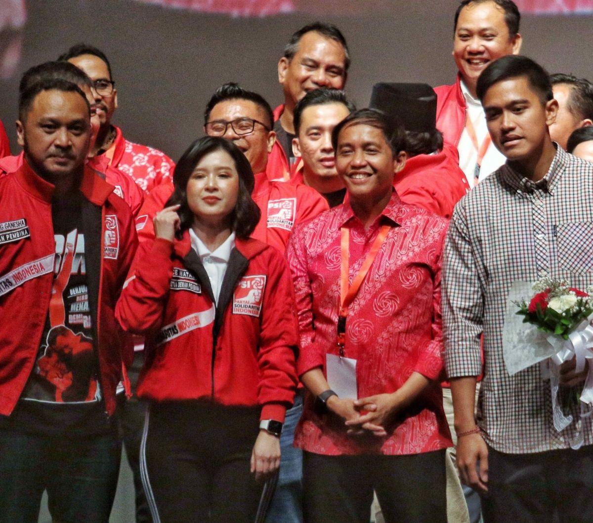 Selain Kaesang resmi menjabat sebagai Ketum baru, Grace Natalie juga mengumumkan Raja Juli Antoni menjadi Sekretaris Jenderal (Sekjen) PSI yang baru.