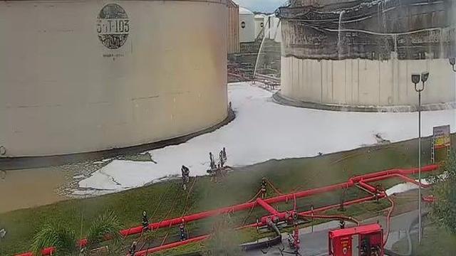 Penampakan tangki kilang Pertamina Cilacap yang terbakar pada Sabtu 13 November 2021 sudah berhasil dipadamkan. (Dok Pertamina)